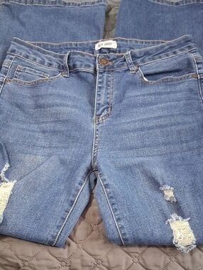 Blue Savvy Women’s Boot-Cut Jeans in Medium Blue